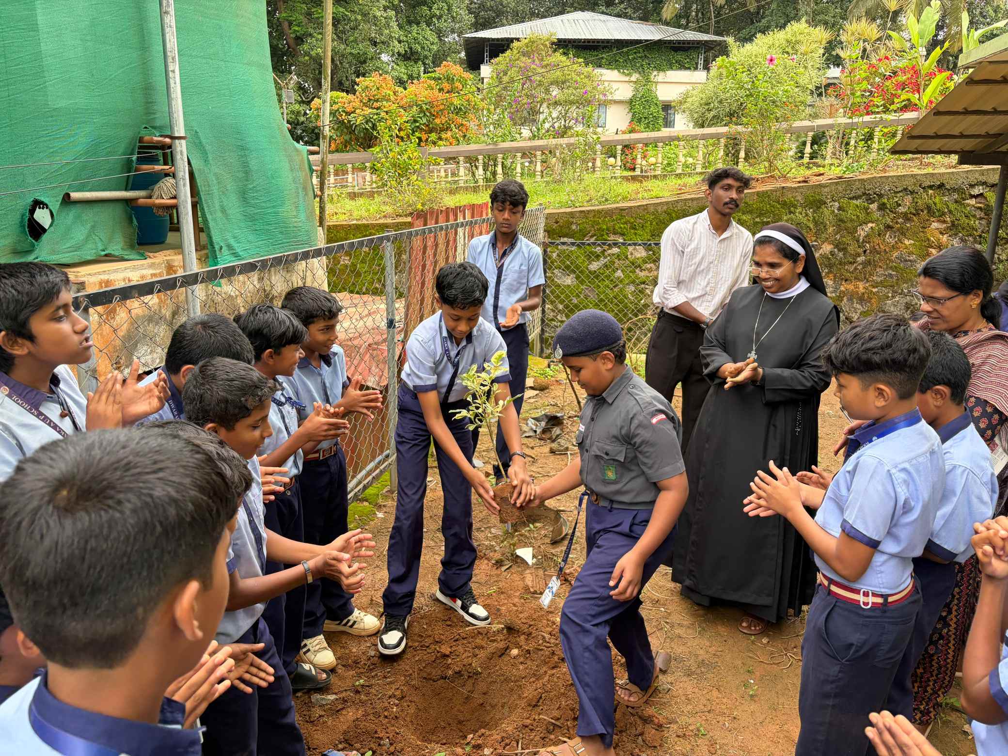 DWARAKA AUP SCHOOL NALLOORNAD